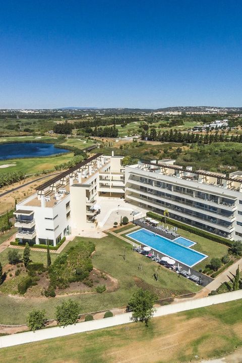 <b>LIVING</b> the most lively area of <b>Algarve</b>